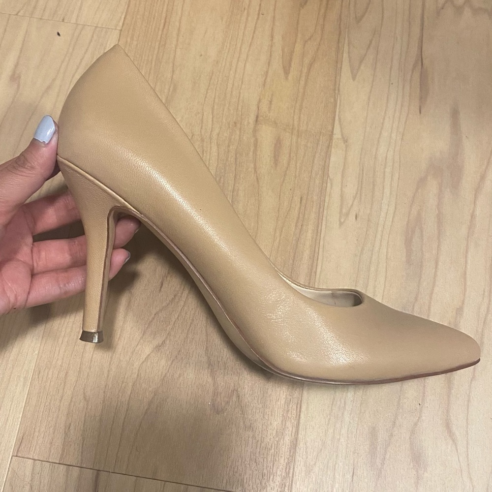 Nine West pumps nude 6.5